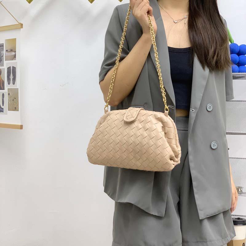 New Woven Cloud Bag Leather Chain Dumpling Bag Hand Women's Bag Shoulder Dinner Clip Bag