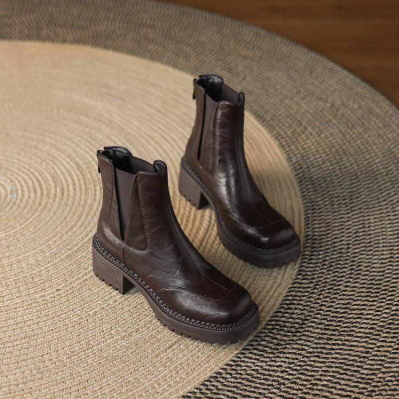 New women's large-size platform leather boots medium heel solid color square heel round head medium boots autumn and winter non-slip Martin boo