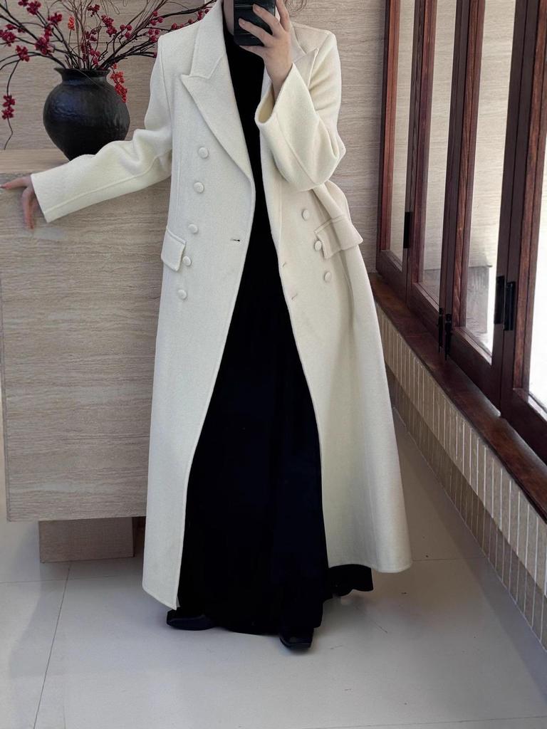 Urban Silhouette: Women's Double-Breasted Wool Coat with Suit Collar, Korean Style Slimming Design for Fall/Winter.