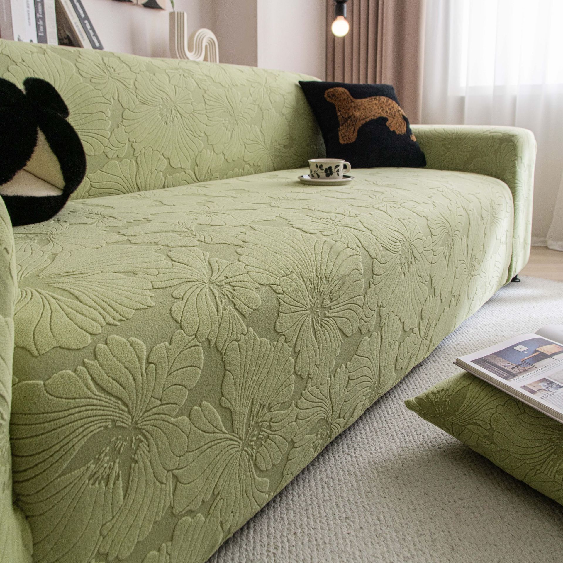 

The New Sofa Cover Is A Universal Anti Slip Sofa Protective Cover That Can Prevent Cat Scratches and Is Suitable for All Seasons r 90-140cm