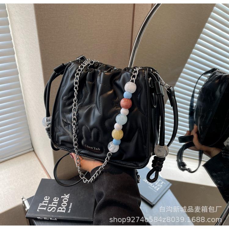 

Foreign gas ins chain cloud bucket bag 2025 new fashion niche design messenger bag commuter shoulder bag