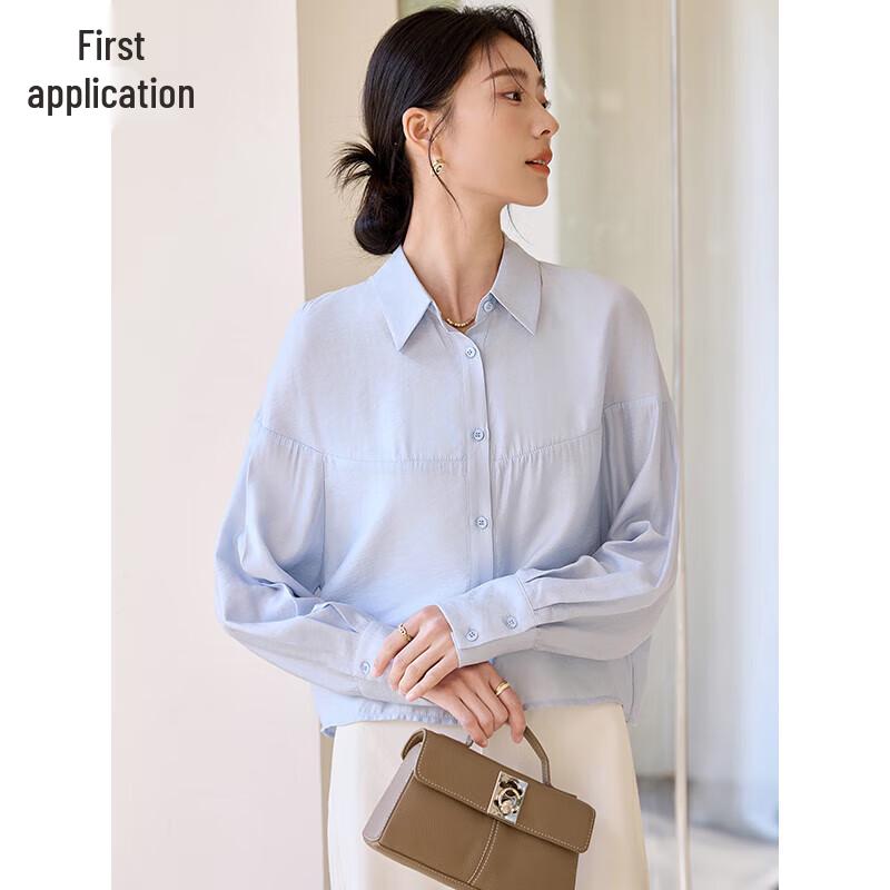 Women s Lightweight Long Sleeve Button-Up Shirt L