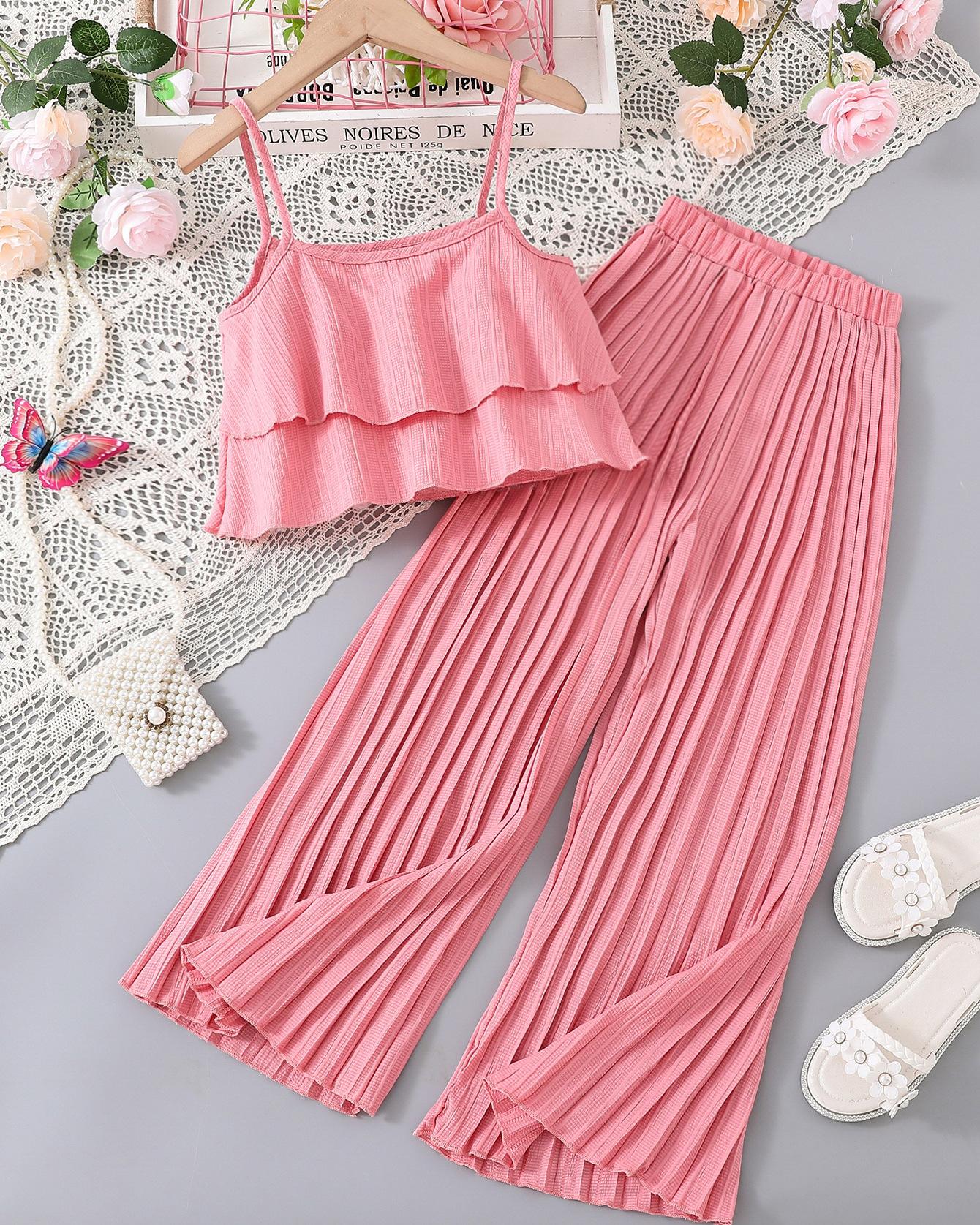 

Летние костюмы для девочек: Стильные подтяжки с блузкой с оборками и плиссированными брюками — тренд детской моды 2024 года 8Y розовый