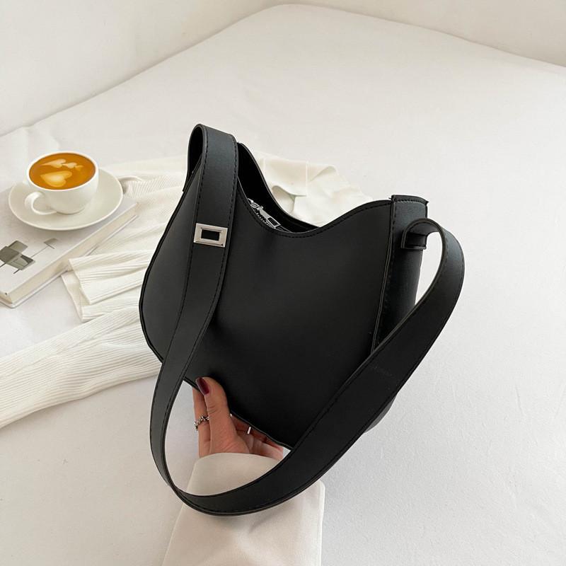 Chic Ladies  Fashion Shoulder Bag 2023 Spring New Arrival Trendy Crossbody Water Bucket Bag