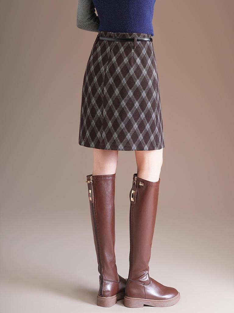 Plaid High-Waist A-line Skirt: Winter 2025 Petite Fashion