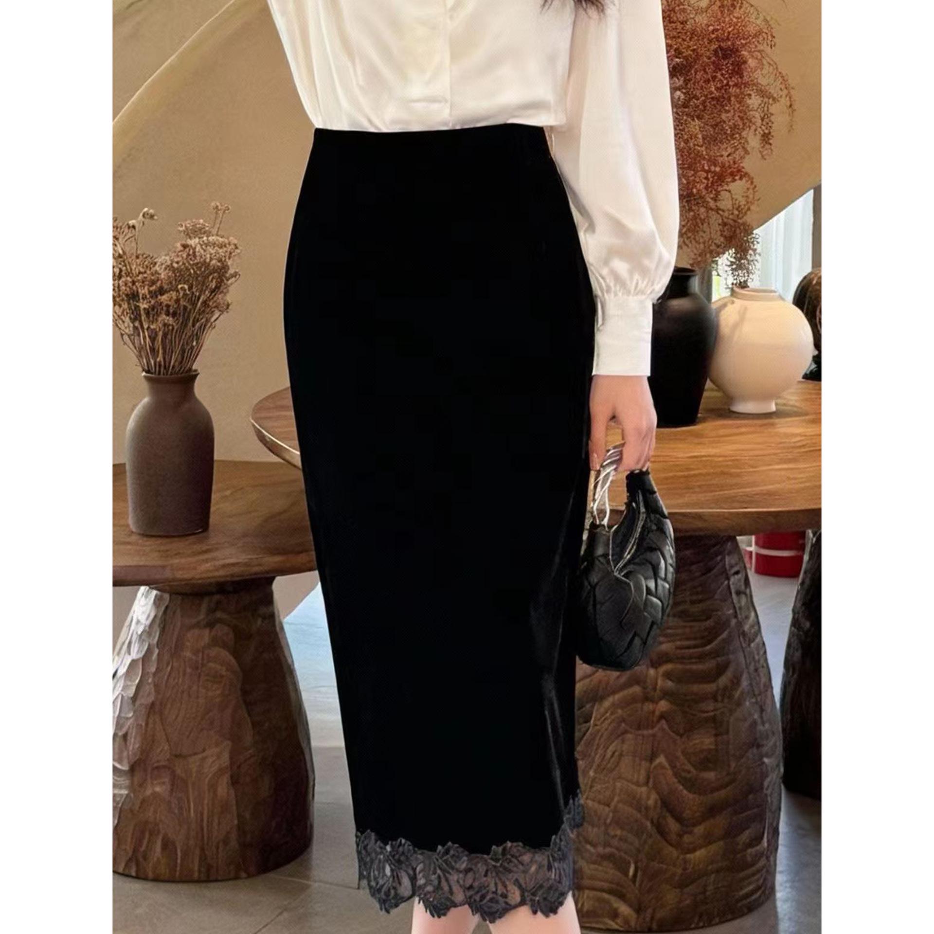 

Женская текстурированная велюровая юбка-карандаш с вышитым кружевным подолом, силуэт А-силуэт, 2026. Large чёрный