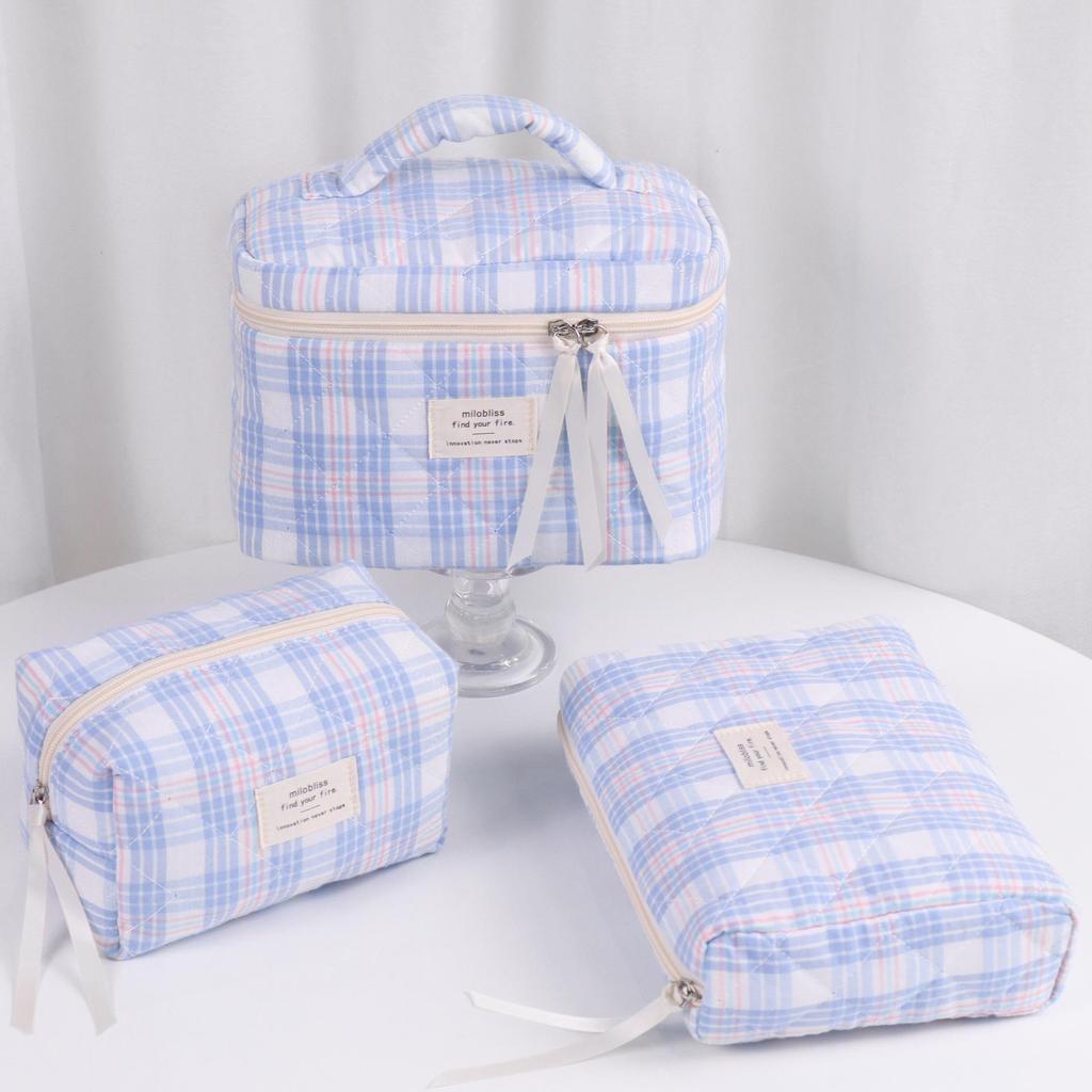 "Large Capacity Cherry Cat Quilted Cosmetic Bag – Cute & High-Value for Students"