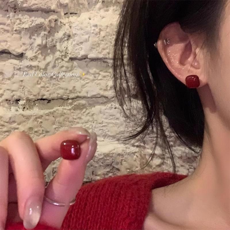 Chinese-Inspired Red Square Pearl Earrings - Elegant and Geometric Design