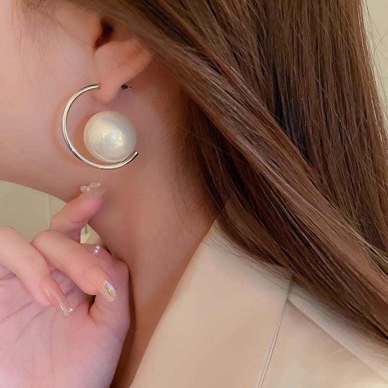 Large Round Imitation Pearl Hoop Earrings For Women Exaggerated C-Shaped Personality Earrings