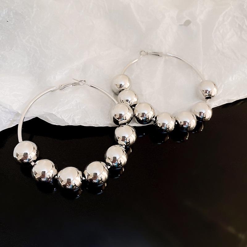 Cercei metalici geometrici argintii: Mărgele rotunde mari, stil contemporan european și american