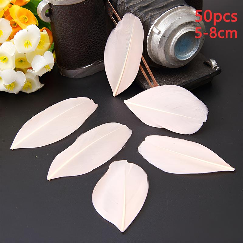 50Pcs Feathers Decoration Small 5-8Cm Mixed Colors For Crafts Clothing Red Green Hats Blue Black White Wedding Trim Piume Goose