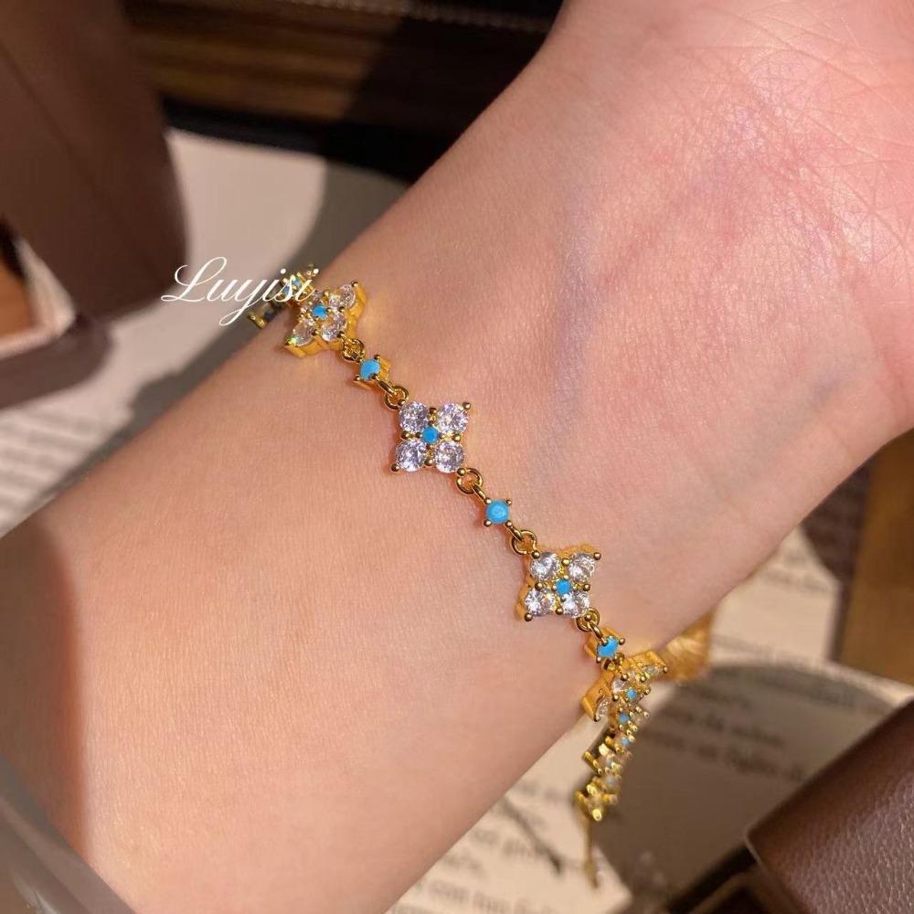 Four-leaf Clover Bracelet Sophisticated and Stylish A Versatile and Sweet Accessory for Women