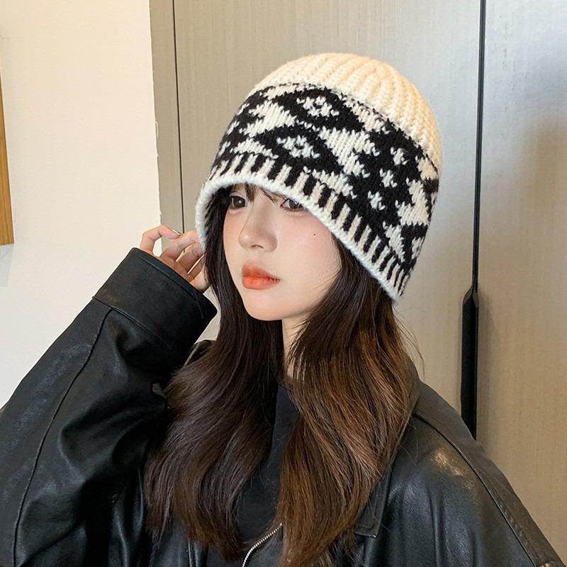 Designer high-end retro plaid knitted fisherman women's winter retro versatile warm ear protector wool hat