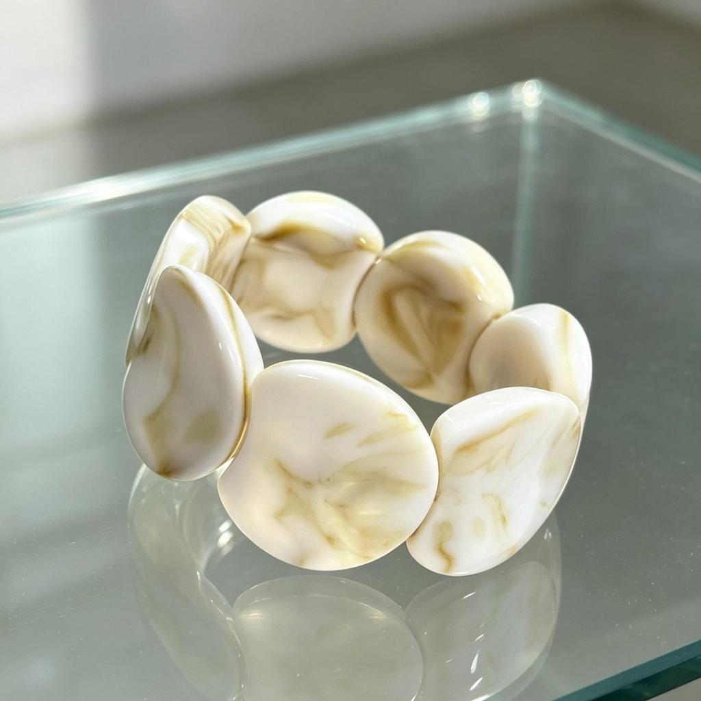 Wide-Edge Acrylic Bracelet: Retro Geometric Design for Women and Students