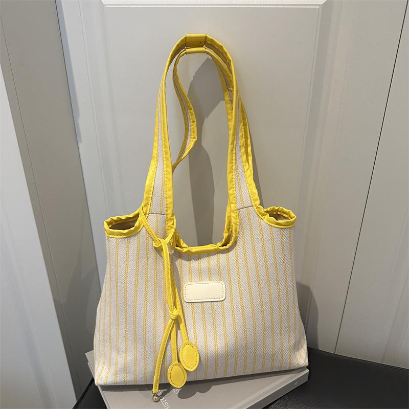 

New casual niche, lazy, lightweight and large-capacity tote bag, student class travel shoulder bag жёлтый