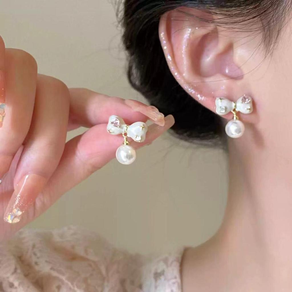 Koreanischer Stil Nicht-Piercing Ohrclip mit langem Quaste, Perlmutt Schmetterlings Design für Damen - High-End, Coole Mode.