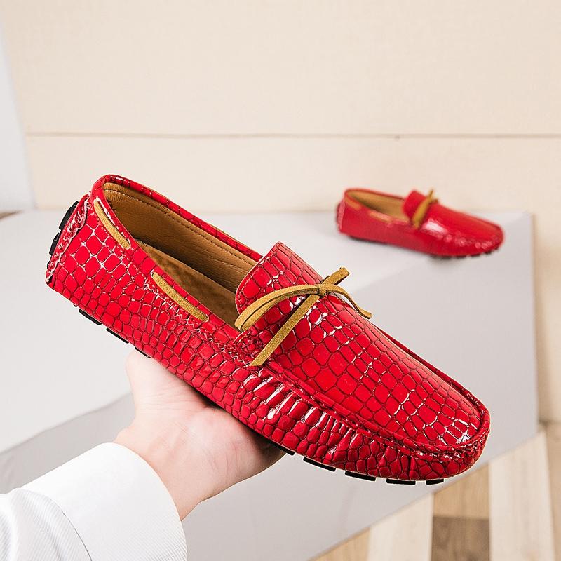 

2024 Кожаные мужские мокасины Slip on Деловые повседневные кожаные туфли Классические дышащие люксовые брендовые мужские туфли на плоской подошве ручной работы для вождения 48 красный