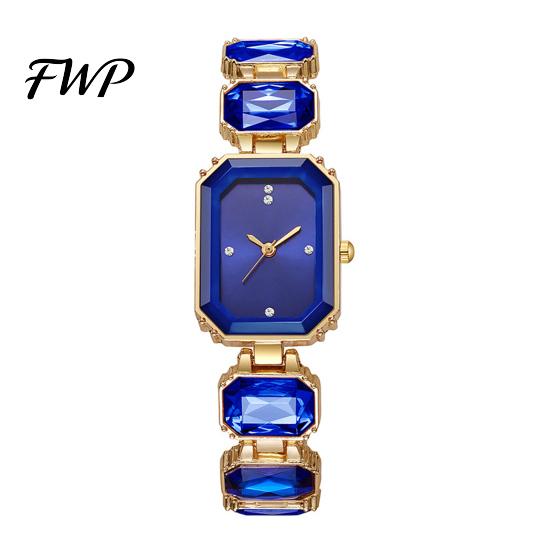 Sparkling Women Watch Ladies Bracelet Quartz Rhinestone Rectangular Dial Dress Faux Diamond Wristwatch for Elegant Jewelry Timepiece Eye-catching