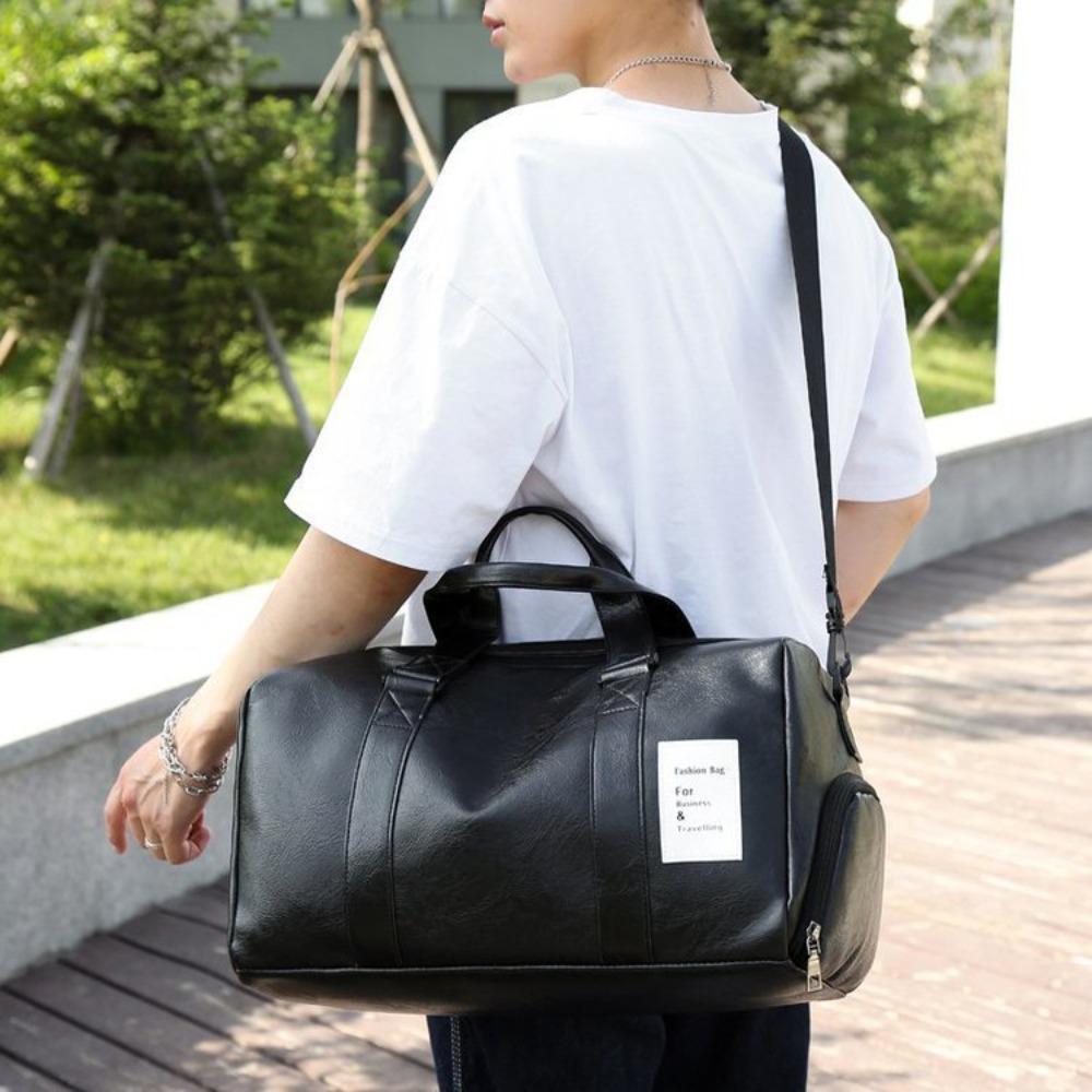 

New Short-distance Travel Bag, Fitness Bag, Wet and Dry Separation, Sports Training Bag, Large-capacity Portable Travel Bag. He is a size 20. чорний