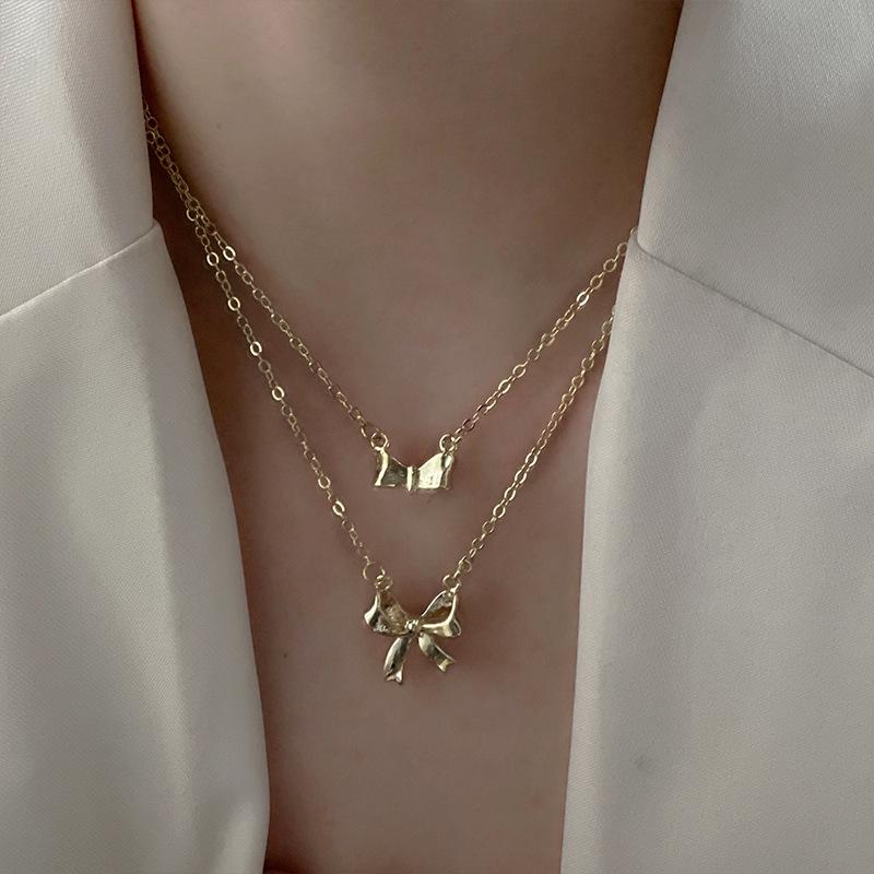 Elegant Metal Heart Clavicle Necklace for Women - Light Luxury Design