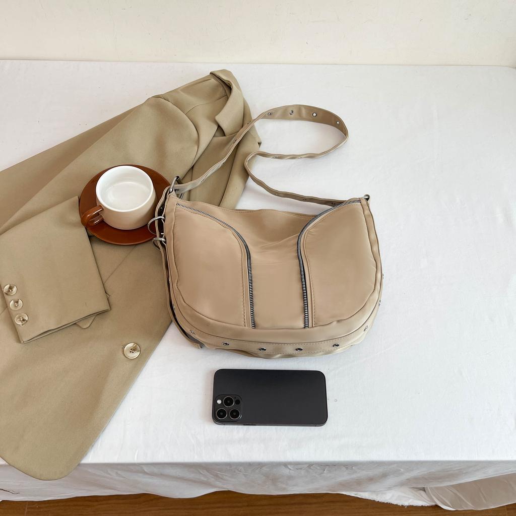 Leisure Soft Surface Nylon Cloth Bag for Women  New Fashionable and Versatile Ins Crossbody Bag, Popular Bucket Bag