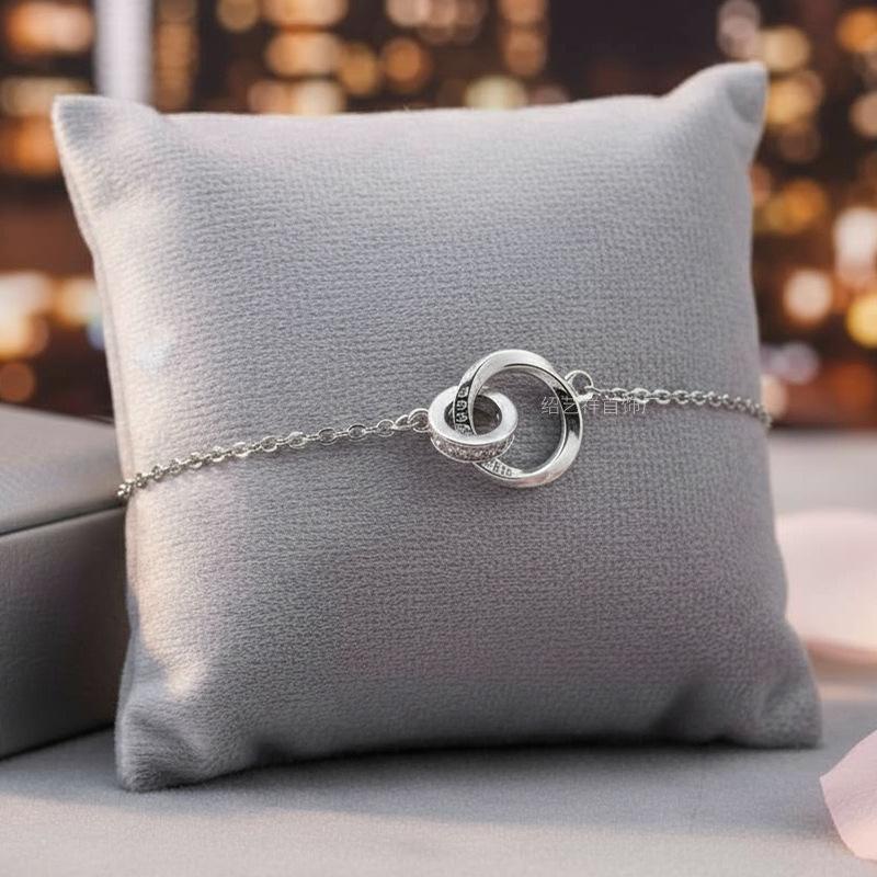 Moebius Double Circle Women's Bracelet - Elegant & Stylish High-End Design