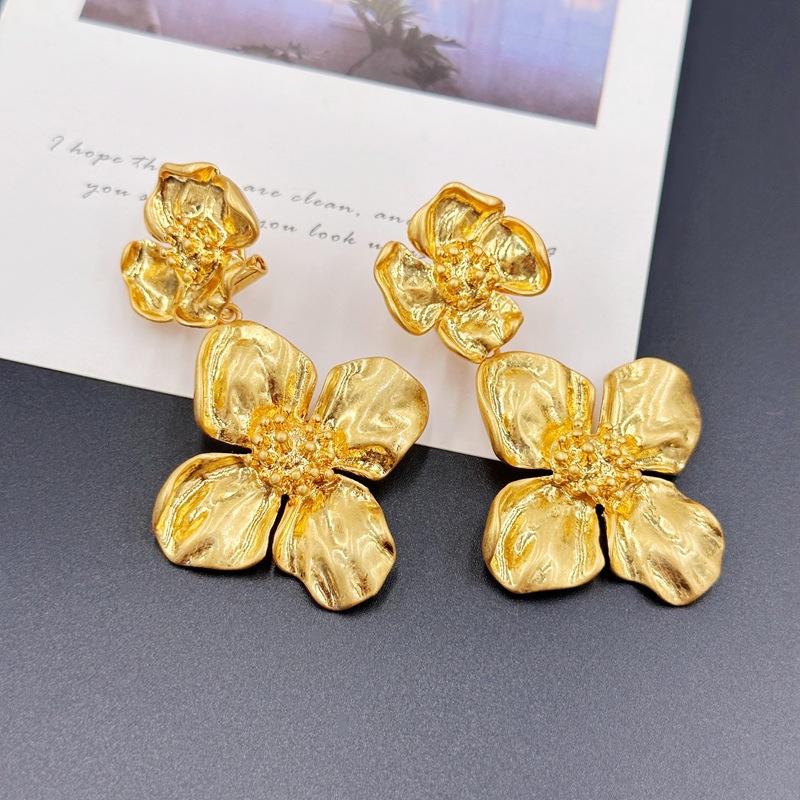 Manufacturer S Supply, Literary And Retro Court Style Earrings, Exaggerated Temperament, Golden Big Flower Earrings, Earrings Are In Stock. золотой