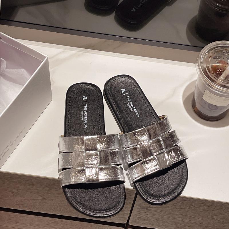 Fashion Summer New Flat Shoes Women's Fashion Round Head Preparation Open Toe Soft Sole Anti-slip Wear-resistant Slippers