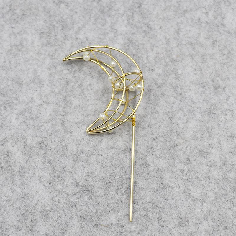 Queen Crown Cake Decoration with Lace, Pearls, and Baby's Breath for Birthdays