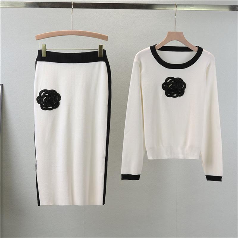 Women's autumn and winter knitted suit Fashionable round neck top contrasting color hip hugging skirt two-piece set