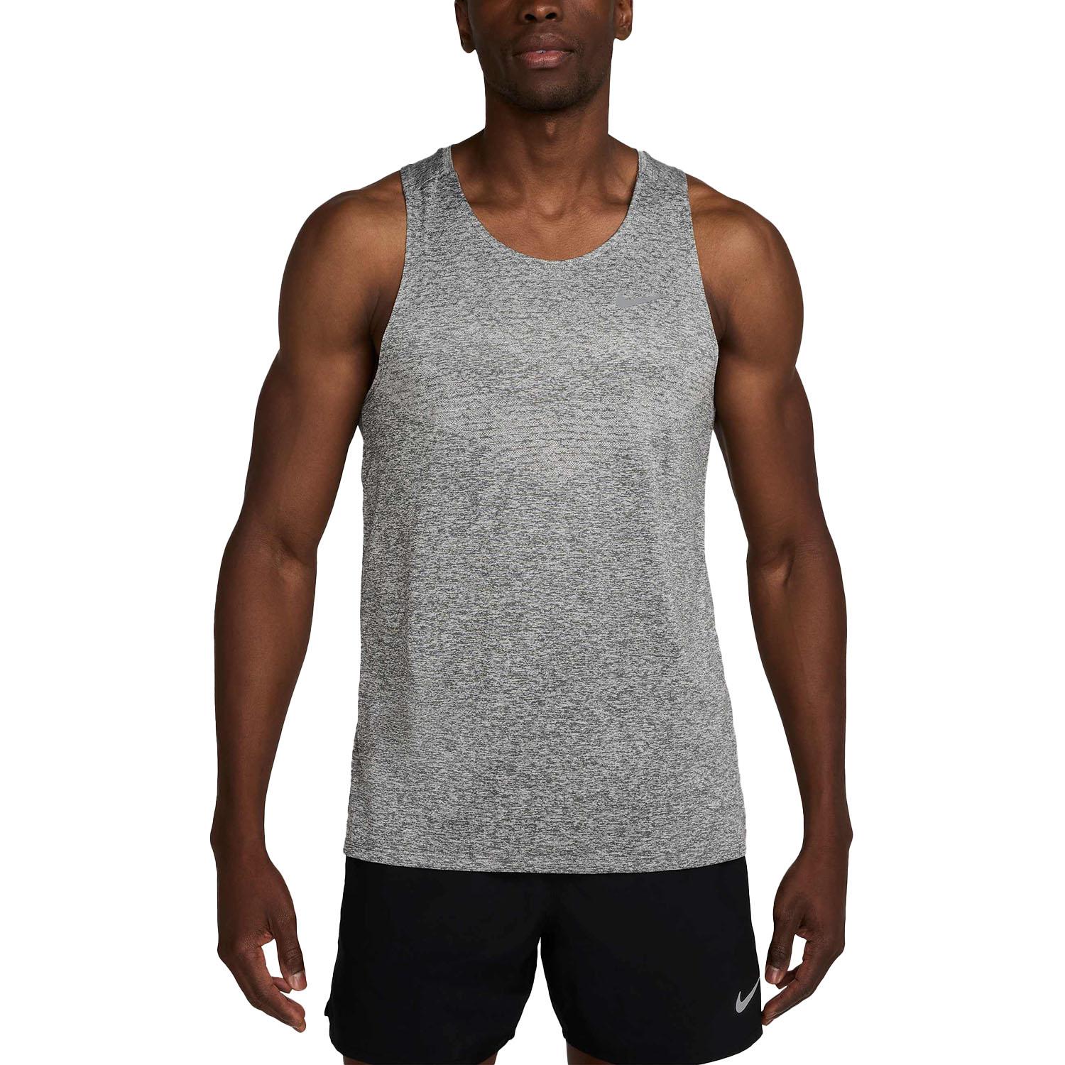 

Nike Однотонная майка без рукавов с круглым вырезом для мужчин, серый HV5210-084 L