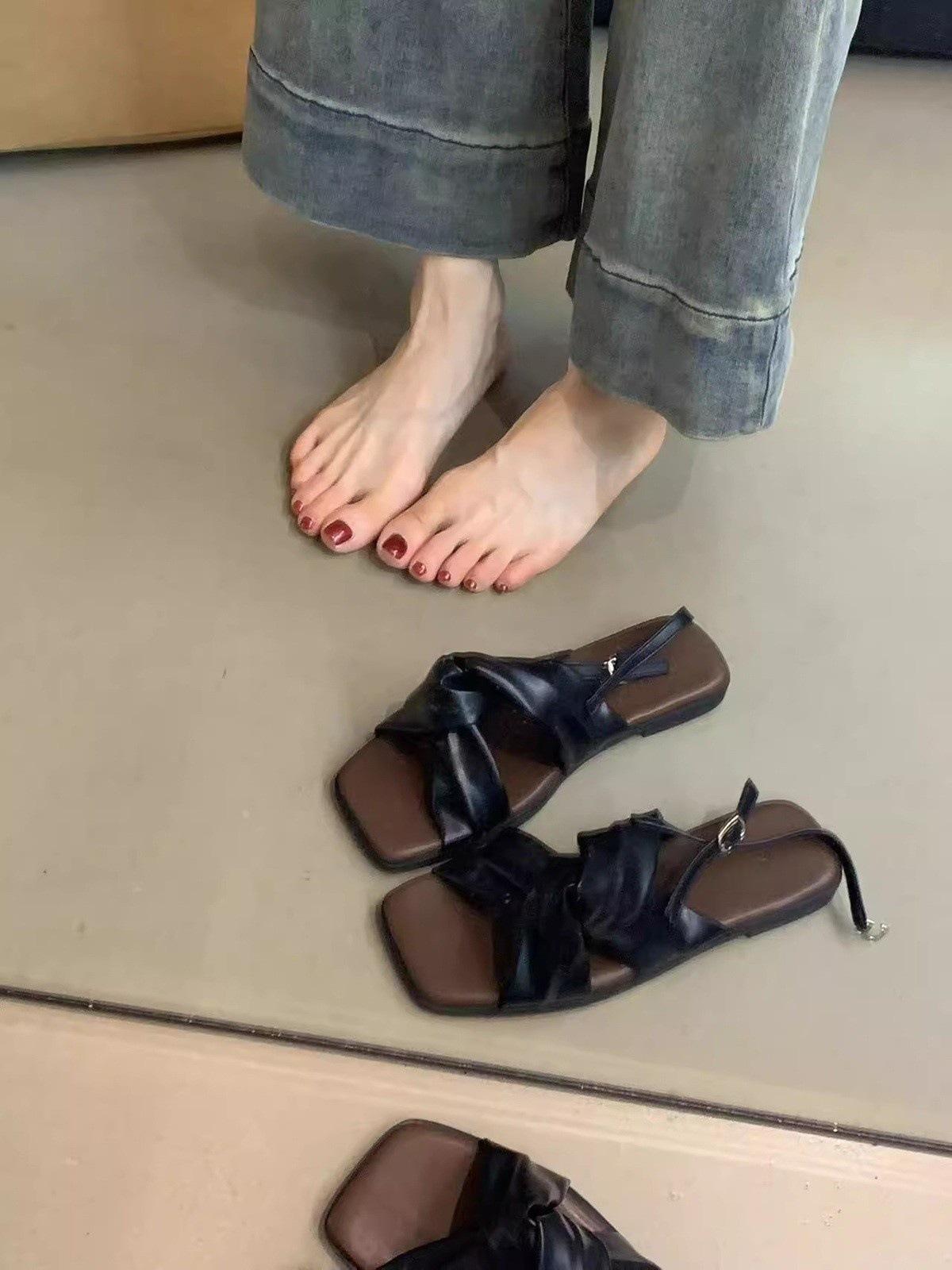 

Vintage Roman open-toed soft leather cross-strapped sandals women s outer wear summer flat bottom with skirt 40