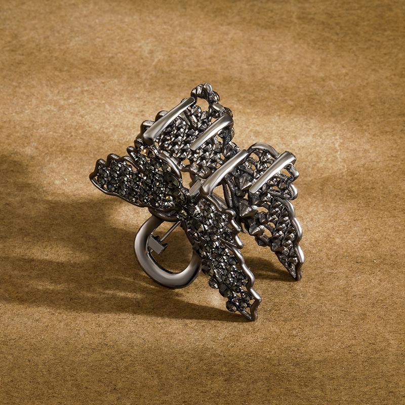 Korean Style Diamond-Inlaid Butterfly Hair Clip: Luxurious, Fashionable Accessory for Women