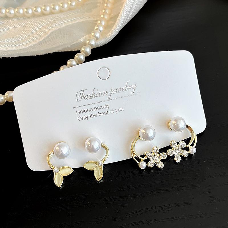Amber Coffee French Retro Luxury Earrings - Women's Elegant Studs with Niche Design