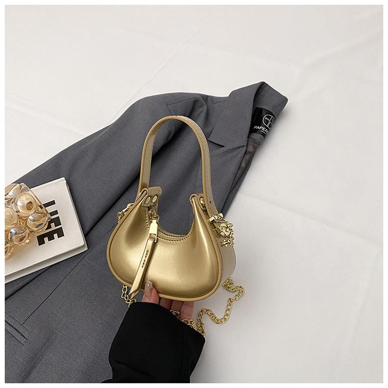 

Весна 2025 новый зарубежный стиль глянцевая модная изысканная сумка-полумесяц универсальная темпераментная дамская сумочка женская нишевая сумка-мессенджер