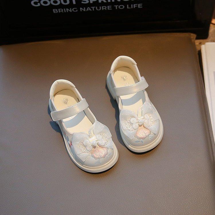 Girls' princess shoes 2025 spring new children's shoes national style embroidered Hanfu shoes spring and autumn girls' shoes small leather shoes