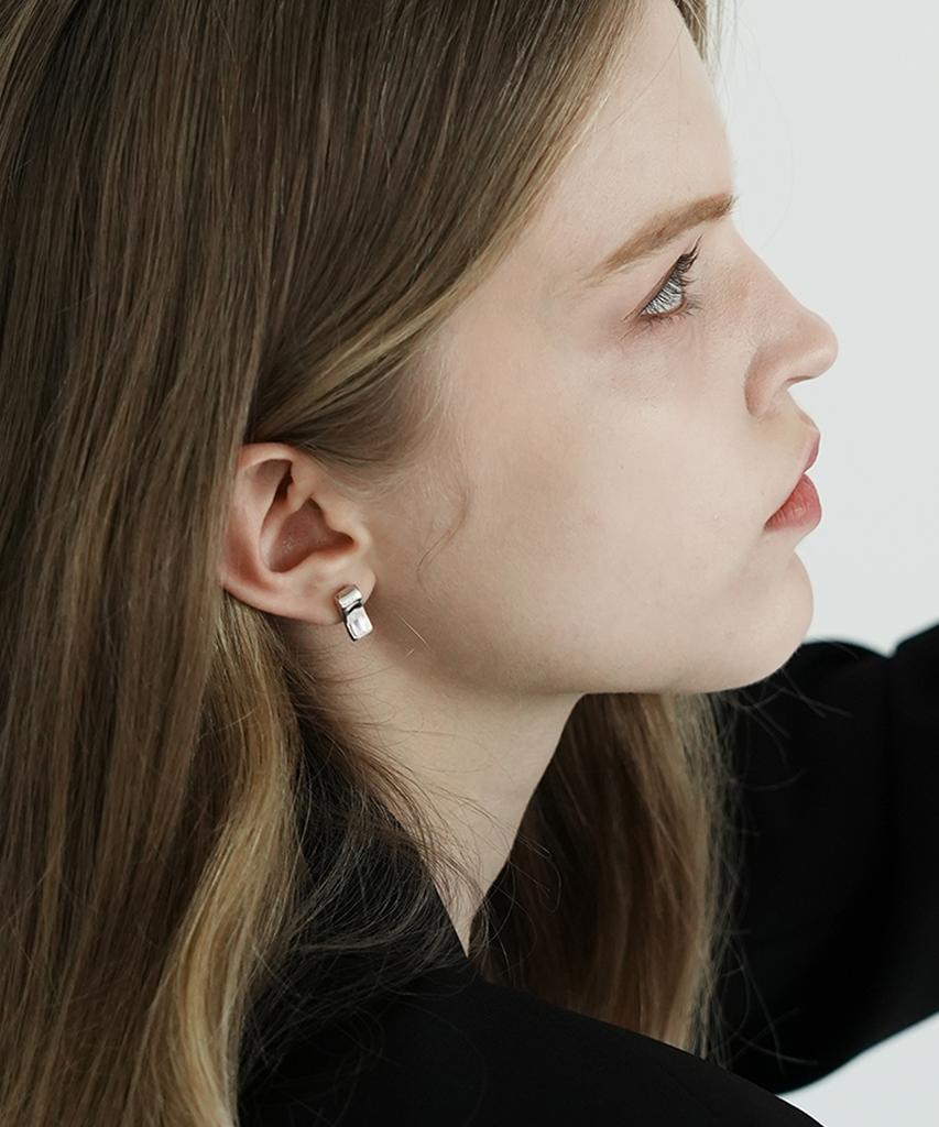 Reindeer Mute Earring 02