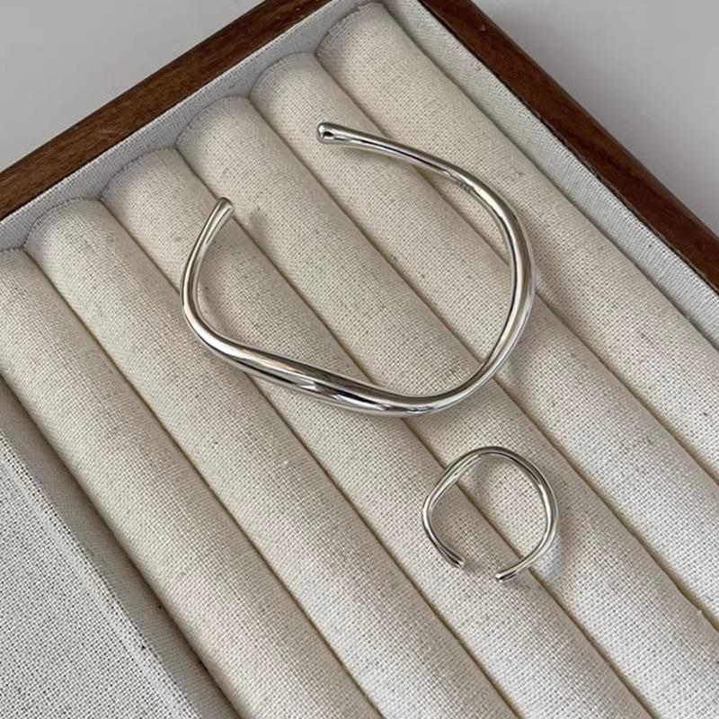 Elegant Simple Women Rings Cold Wind Irregular Liquid Flow Line Glossy Ring Female Solid Simple Basic Models Finger Ring