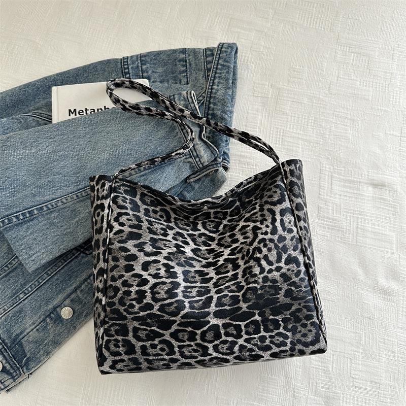 Korean fashion casual tote bag women's 2025 autumn new personalized leopard print large capacity temperament shoulder armpit bag