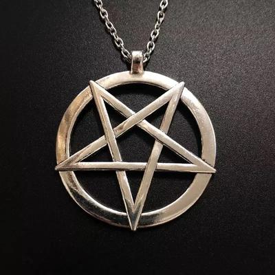 2024 Fashion Inverted Pentagram Pendant Satanic Symbol Necklace Unisex Amulet Jewelry