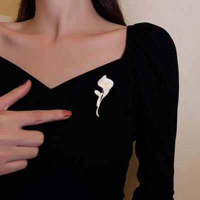 Women Brooch Sparkling Rhinestone Inlaid Common Callalily Shape Anti-Exposure Buckle Suits Shirts Sweaters Bags Pin Outfit Accessory