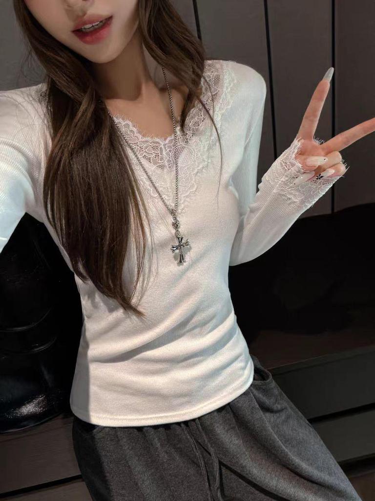 Lace Trim V-Neck Long-Sleeve Brushed T-Shirt with Cashmere Fur Lining for Women - Autumn/Winter Collection.