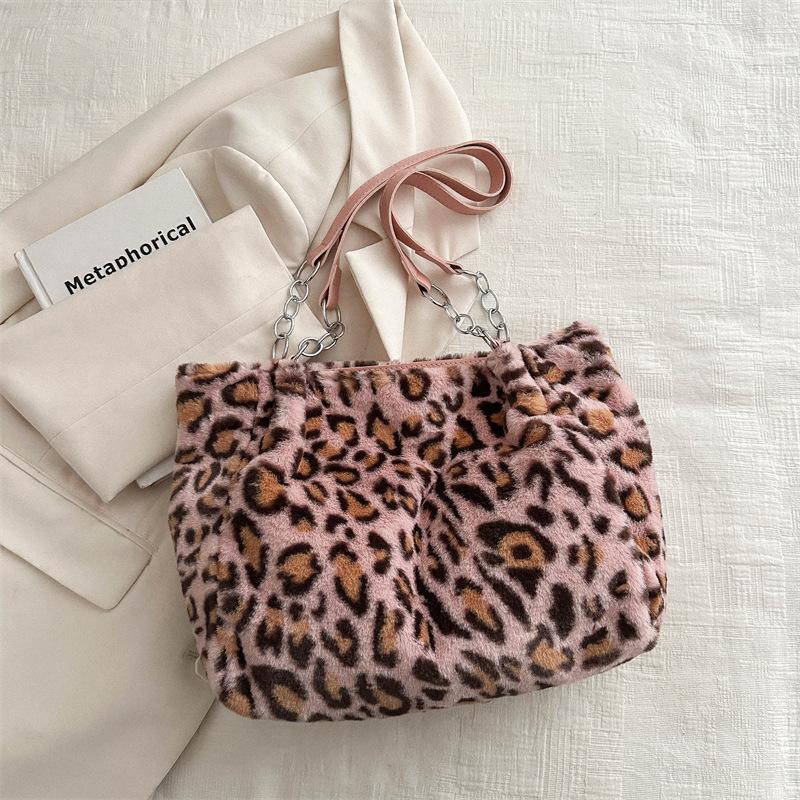 Foreign leopard print plush trend chain This year's personality is versatile, simple and fashionable casual bag, shoulder underarm bag