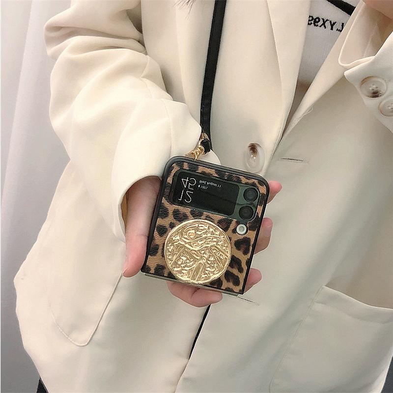 Fashion Sexy Leopard Print Leather Crossbody Strap Phone Case For Samsung Galaxy Z Flip 4 Z Flip 3 Flip 4 5g Gold Bracket Cover