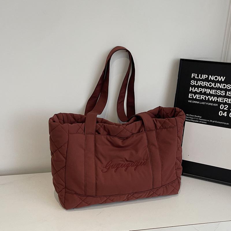 

Winter new fashion rhombus down women s bag large capacity bag commuter shopping bag college student bag бордовий