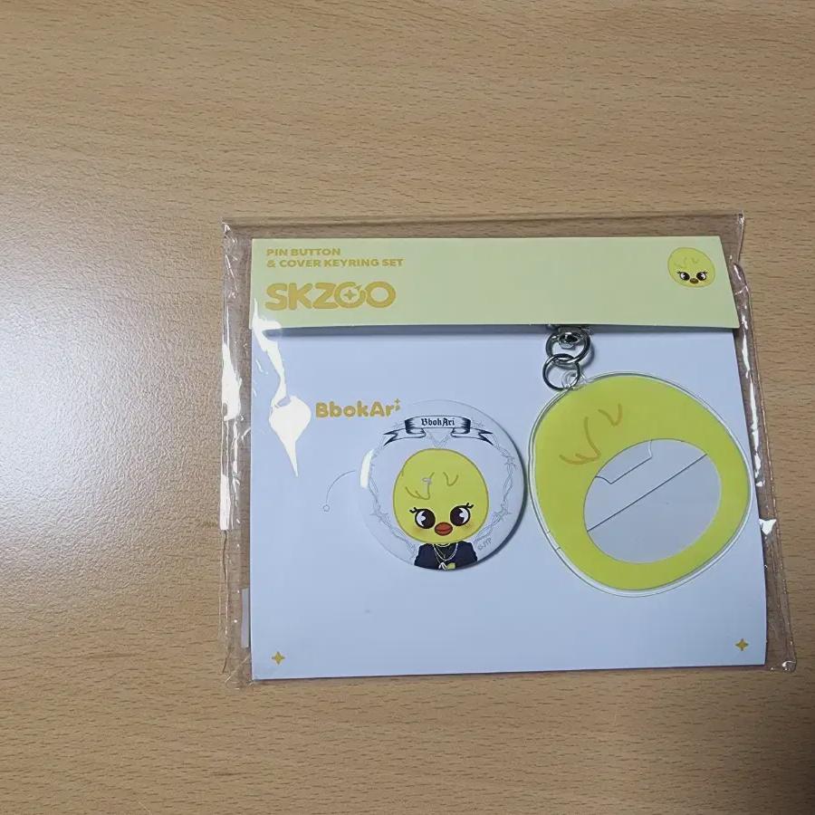 

Набор значков и брелоков Straykids Skzoo продается упаковками.