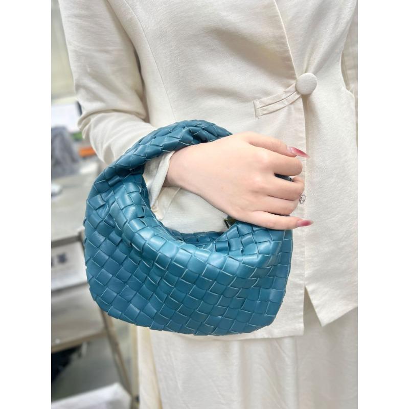 [Lots] Woven bags, portable croissants, shoulder dumplings, bags, fashion