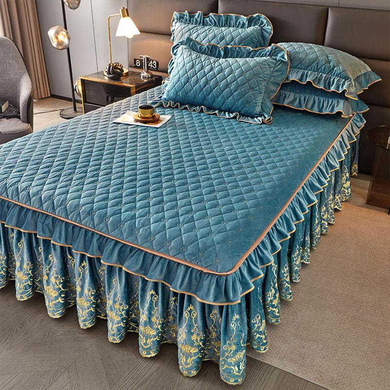 3pcs Luxurious European Quilted Crystal Velvet Bed Skirt Set with Lace Trim - Warm, Thick, Non-Slip, Includes 2 Pillow Shams and 1 Bed Skirt