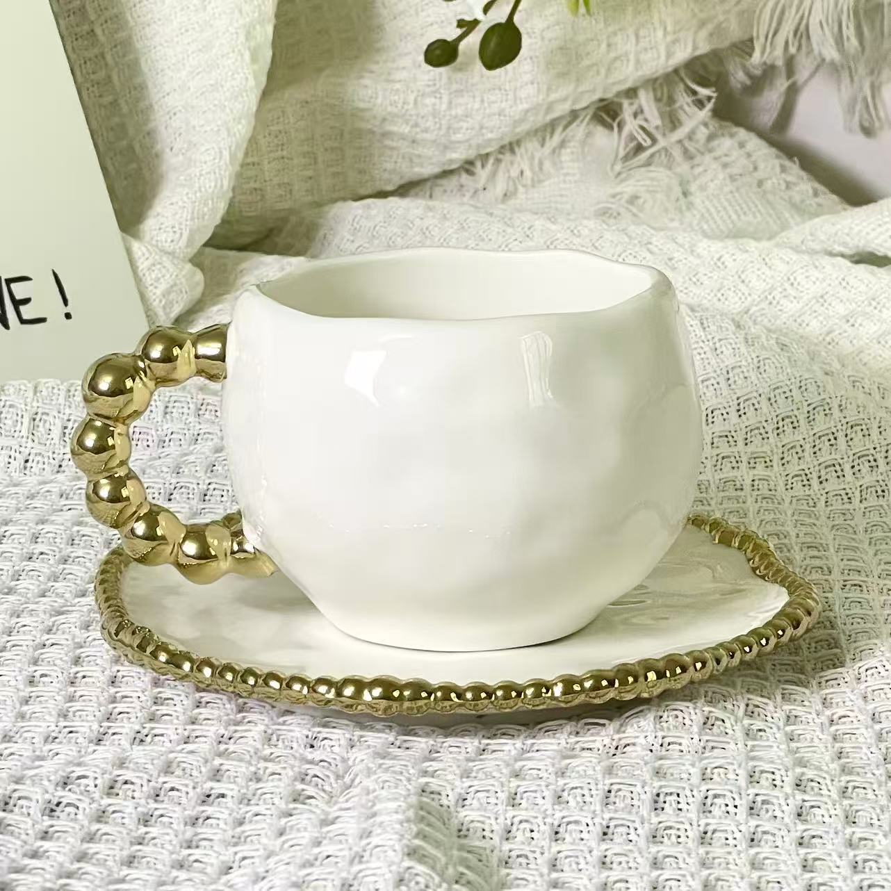 Hand-squeezed irregular ceramic coffee cups and saucers, gold-plated bead edge handle afternoon tea cups and saucers coffee cup saucer