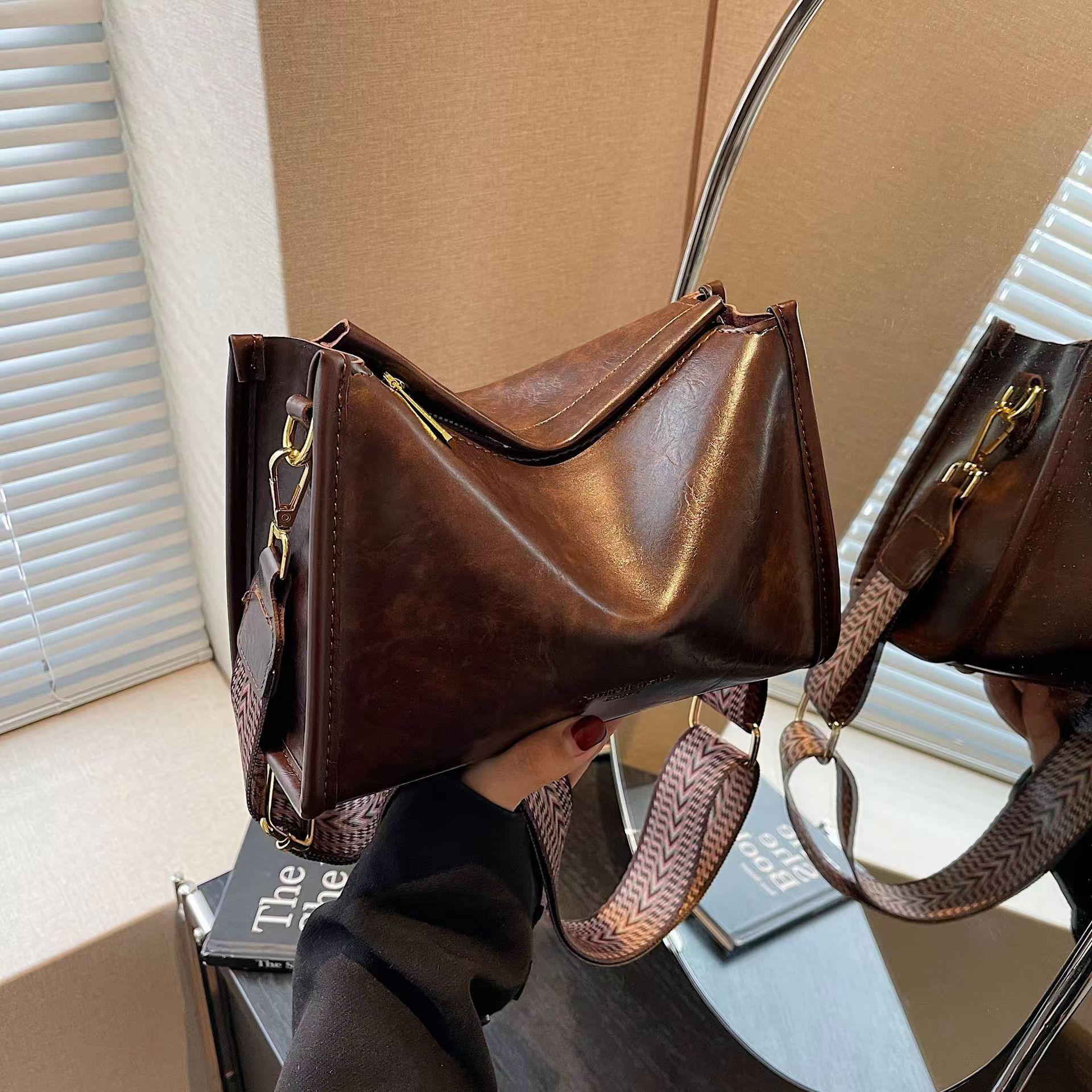 

Сумка женская Tide Fashion Broadband Shoulder Crossbody Bag Маленькая квадратная сумка темно-коричневого